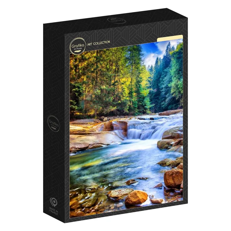 Schöner Wasserfall im Wald