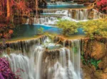 Bunte Thailändische Wasserfälle